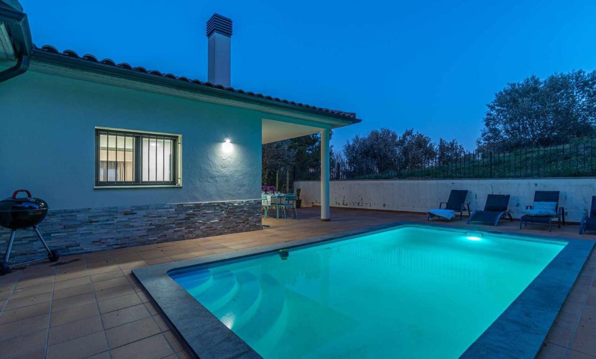 Jouvacations Villa Domenec Figueres  Bagian luar foto