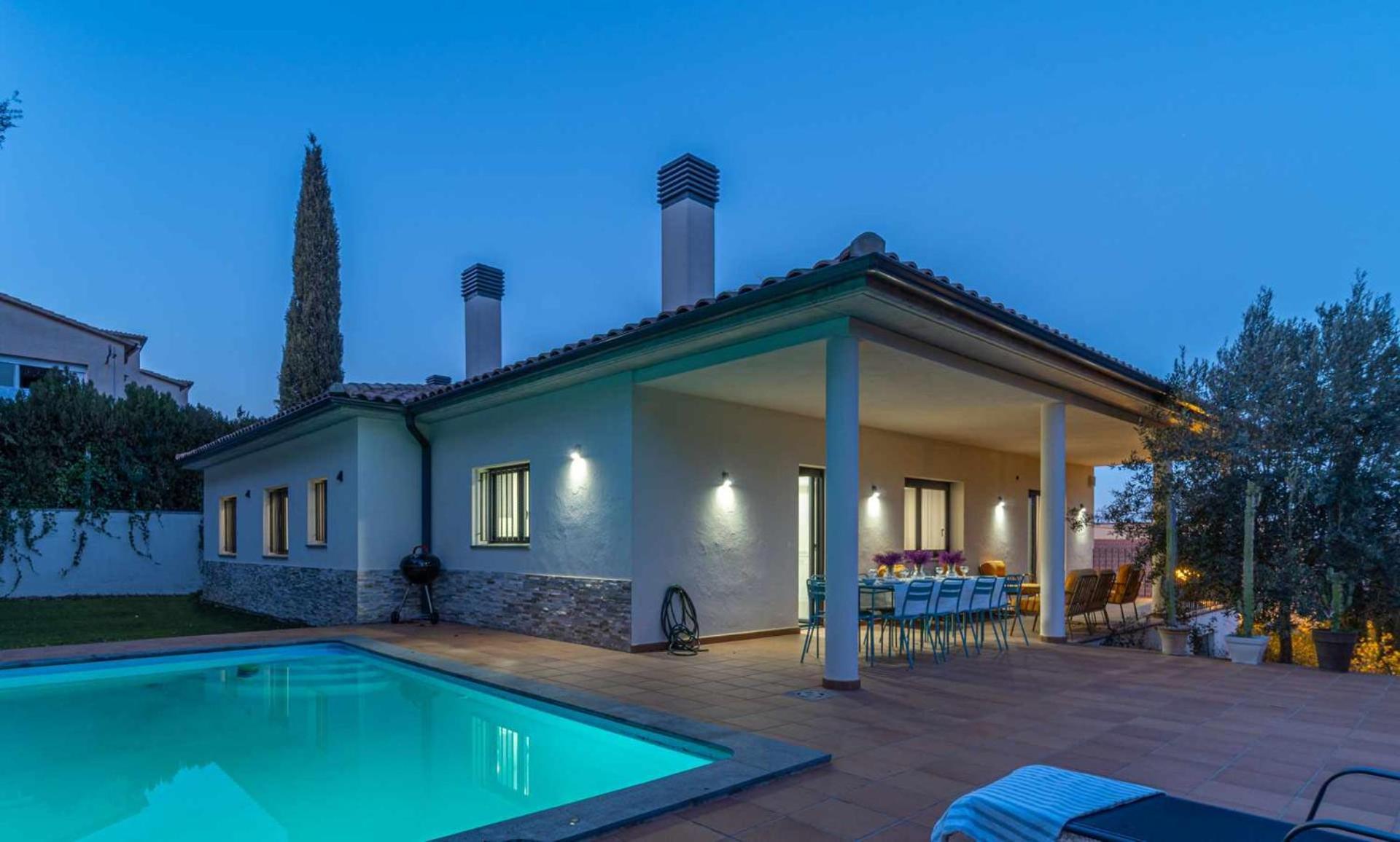 Jouvacations Villa Domenec Figueres  Bagian luar foto