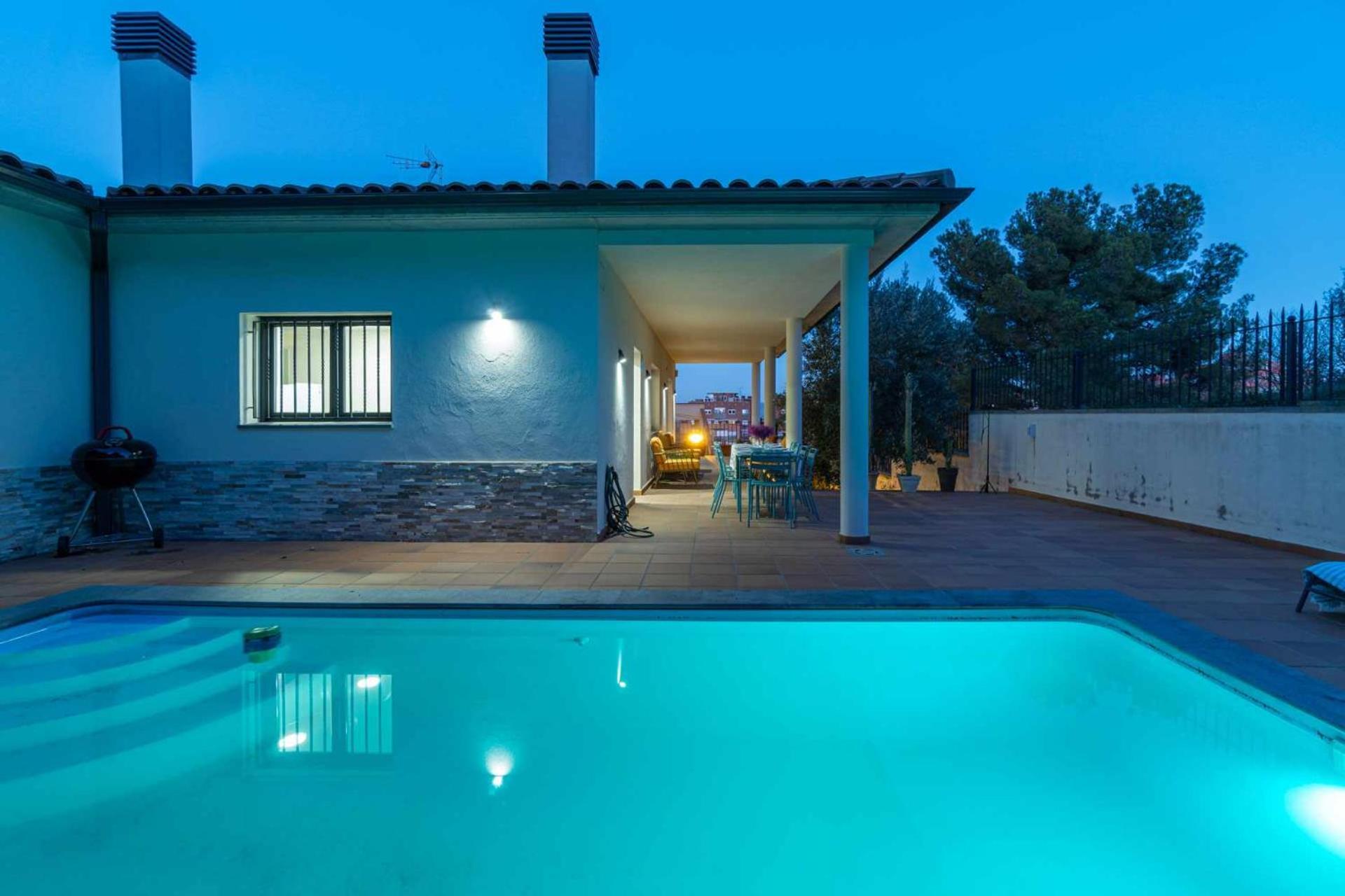 Jouvacations Villa Domenec Figueres  Bagian luar foto